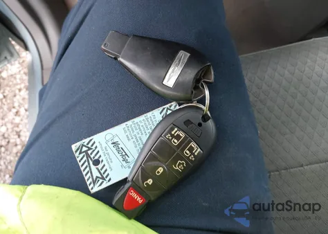 2010 Chrysler Town & Country Touring z USA, uszkodzony, nr VIN 2A4RR5D14AR288815